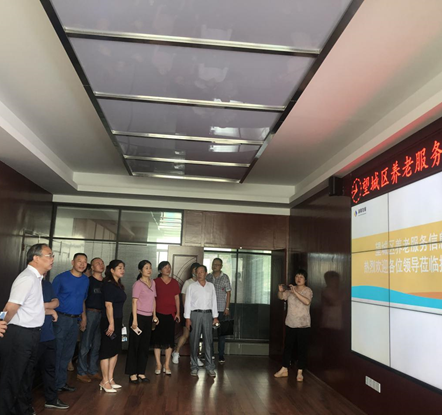 長沙、湘潭市人大調(diào)研發(fā)展養(yǎng)老公司雷鋒路社區(qū)居家養(yǎng)老服務(wù)中心